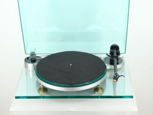 Michell Syncro Turntable / Rega RB250 Tonearm / Nagaoka MP-11 Boron Cartridge