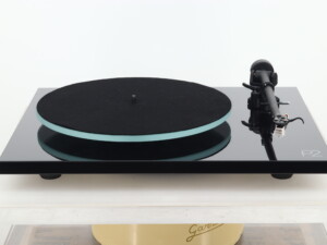Rega Planar 2 Turntable - Black