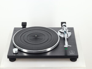 Audio Technica AT-LPW30BK Turntable - Black